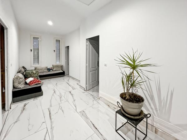 Charmante maison familiale avec 4 chambres, jardin, dépendance et abri voiture.