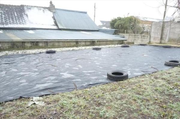 A vendre à NEUILLY LE VENDIN(53), une maison en pierres comprenant cuisine-salle à manger(ancie...