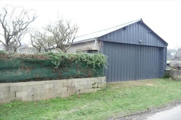 A vendre à NEUILLY LE VENDIN(53), une maison en pierres comprenant cuisine-salle à manger(ancie...