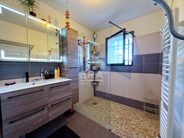 A VENDRE - Maison mitoyenne 108 m² - La Combe-de-Sillingy - 4 chambres - Piscine - Garage - 2 places de parking privatives