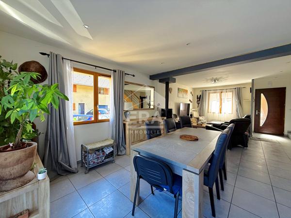 A VENDRE - Maison mitoyenne 108 m² - La Combe-de-Sillingy - 4 chambres - Piscine - Garage - 2 places de parking privatives