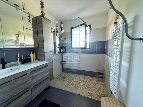 A VENDRE - Maison mitoyenne 108 m² - La Combe-de-Sillingy - 4 chambres - Piscine - Garage - 2 places de parking privatives