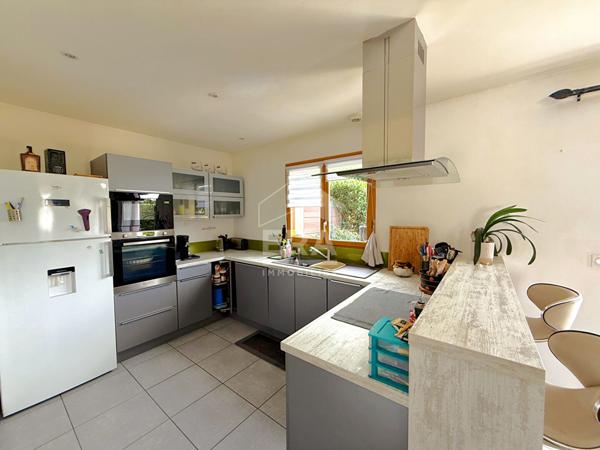 A VENDRE - Maison mitoyenne 108 m² - La Combe-de-Sillingy - 4 chambres - Piscine - Garage - 2 places de parking privatives