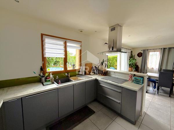 A VENDRE - Maison mitoyenne 108 m² - La Combe-de-Sillingy - 4 chambres - Piscine - Garage - 2 places de parking privatives