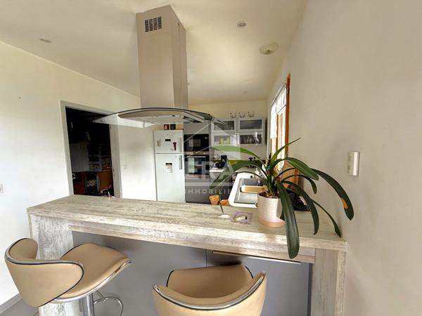 A VENDRE - Maison mitoyenne 108 m² - La Combe-de-Sillingy - 4 chambres - Piscine - Garage - 2 places de parking privatives