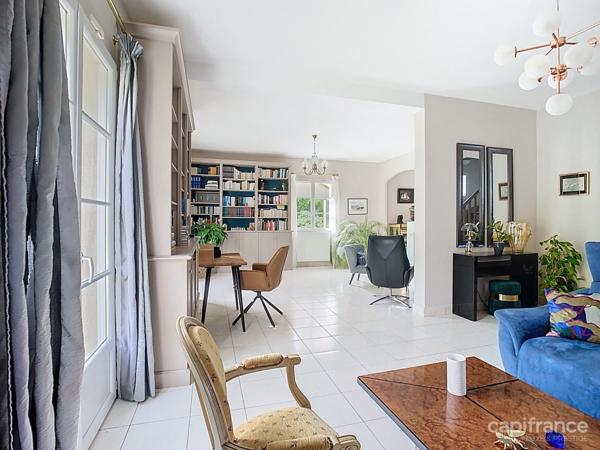 Maison à vendre 7 pièces SAINT CYR SUR LOIRE (37) 6 chambres, vie de plain pied, piscine