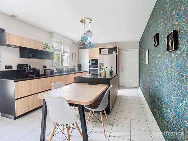 Maison à vendre 7 pièces SAINT CYR SUR LOIRE (37) 6 chambres, vie de plain pied, piscine