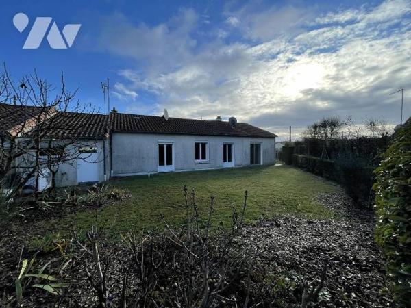 Nueil les Aubiers, maison de plain-pied avec terrain.
A découvrir sans tarder : une charmante ...