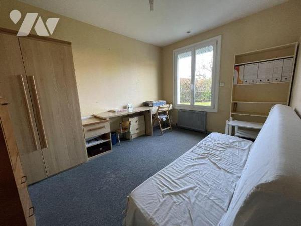 Nueil les Aubiers, maison de plain-pied avec terrain.
A découvrir sans tarder : une charmante ...