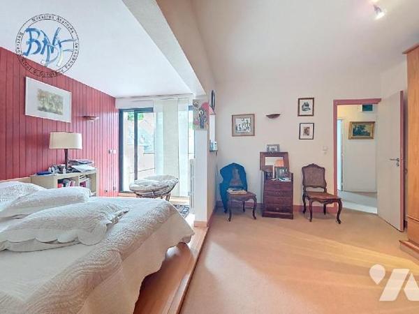 Charmante maison de ville en copropriété à Quimper sur 3 niveaux.

Découvrez cette agréable mai...