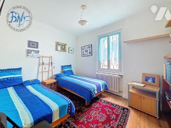 Charmante maison de ville en copropriété à Quimper sur 3 niveaux.

Découvrez cette agréable mai...