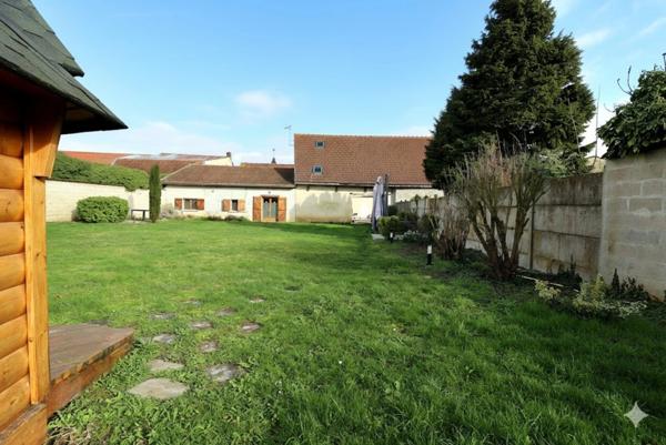 Dpt Marne (51), à vendre BISSEUIL Un ensemble de 4 gîtes en excellent état dont 12 chambres. Avec terrain et petite salle.