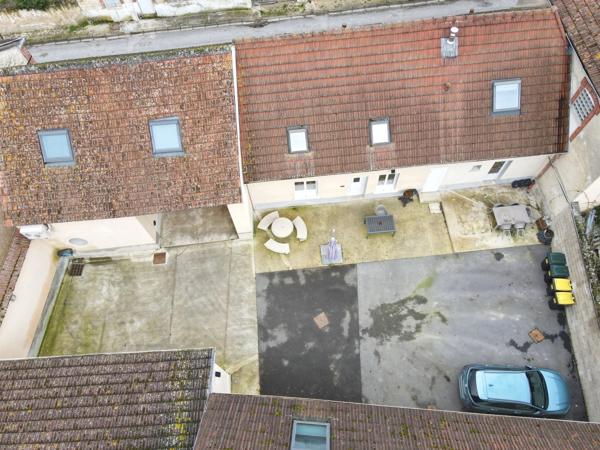 Dpt Marne (51), à vendre BISSEUIL Un ensemble de 4 gîtes en excellent état dont 12 chambres. Avec terrain et petite salle.