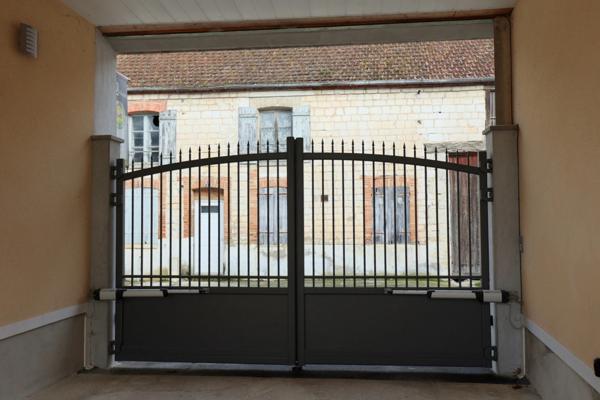 Dpt Marne (51), à vendre BISSEUIL Un ensemble de 4 gîtes en excellent état dont 12 chambres. Avec terrain et petite salle.