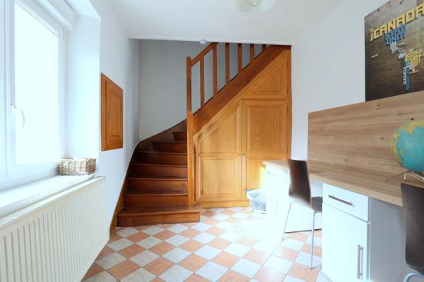 Dpt Marne (51), à vendre BISSEUIL Un ensemble de 4 gîtes en excellent état dont 12 chambres. Avec terrain et petite salle.