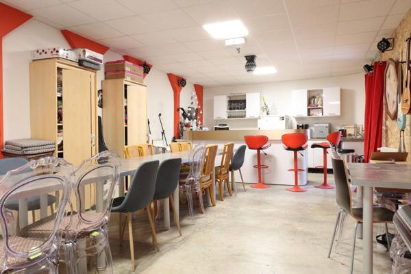 Dpt Marne (51), à vendre BISSEUIL Un ensemble de 4 gîtes en excellent état dont 12 chambres. Avec terrain et petite salle.