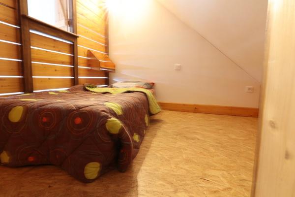 Dpt Marne (51), à vendre BISSEUIL Un ensemble de 4 gîtes en excellent état dont 12 chambres. Avec terrain et petite salle.