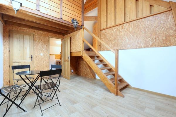 Dpt Marne (51), à vendre BISSEUIL Un ensemble de 4 gîtes en excellent état dont 12 chambres. Avec terrain et petite salle.