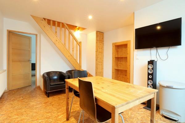 Dpt Marne (51), à vendre BISSEUIL Un ensemble de 4 gîtes en excellent état dont 12 chambres. Avec terrain et petite salle.