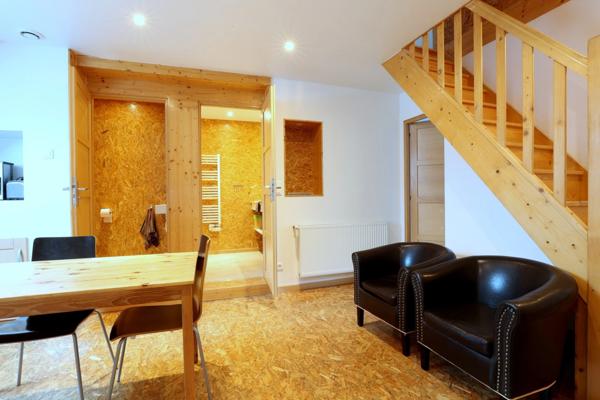 Dpt Marne (51), à vendre BISSEUIL Un ensemble de 4 gîtes en excellent état dont 12 chambres. Avec terrain et petite salle.