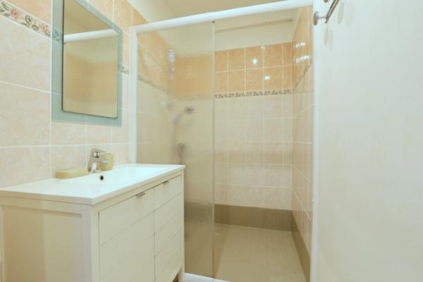 Dpt Marne (51), à vendre BISSEUIL Un ensemble de 4 gîtes en excellent état dont 12 chambres. Avec terrain et petite salle.