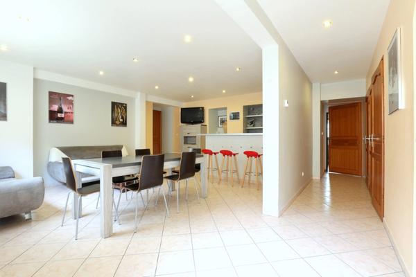 Dpt Marne (51), à vendre BISSEUIL Un ensemble de 4 gîtes en excellent état dont 12 chambres. Avec terrain et petite salle.