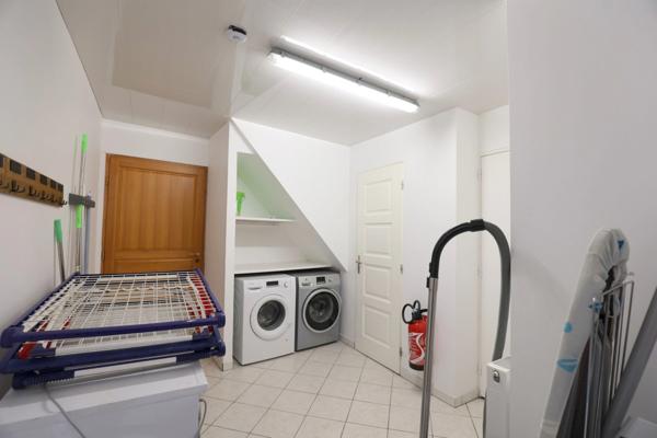 Dpt Marne (51), à vendre BISSEUIL Un ensemble de 4 gîtes en excellent état dont 12 chambres. Avec terrain et petite salle.
