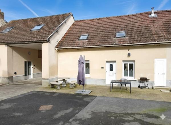 Dpt Marne (51), à vendre BISSEUIL Un ensemble de 4 gîtes en excellent état dont 12 chambres. Avec terrain et petite salle.
