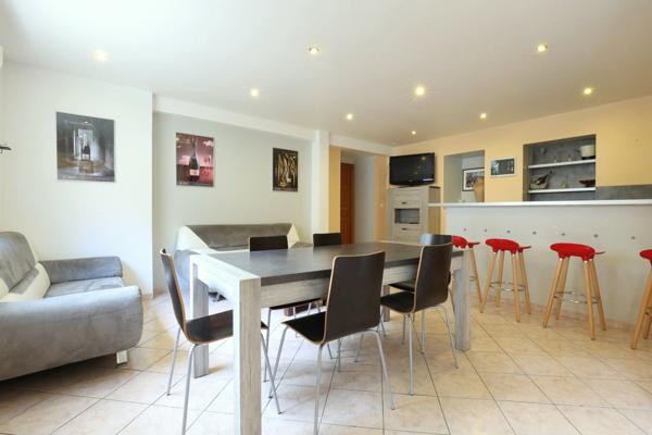 Dpt Marne (51), à vendre BISSEUIL Un ensemble de 4 gîtes en excellent état dont 12 chambres. Avec terrain et petite salle.