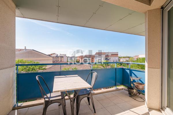 EXCLUSIVITÉ - ARÈNES - DERNIER ÉTAGE - BEAU T3 AVEC BALCON ET GARAGE