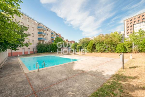 EXCLUSIVITÉ - ARÈNES - DERNIER ÉTAGE - BEAU T3 AVEC BALCON ET GARAGE