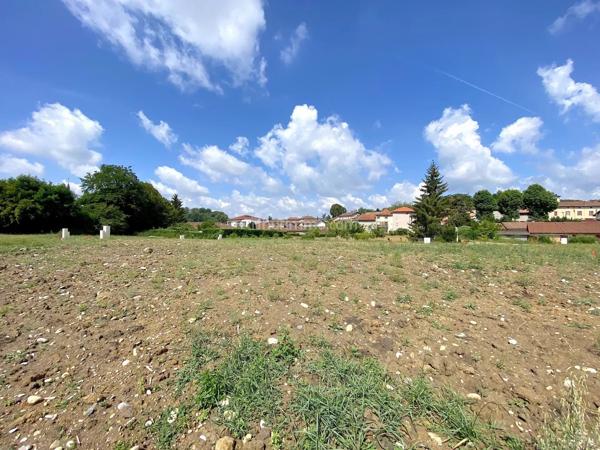 Vente                                                      Terrain
                        
                                         440 m2                     à Meximieux