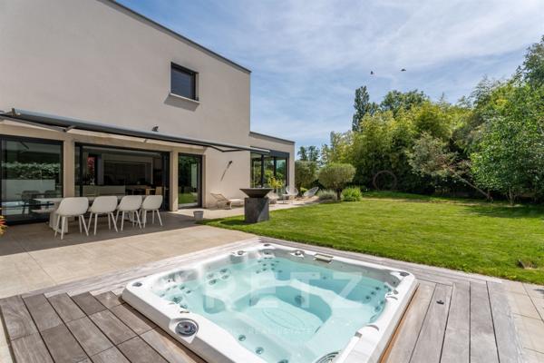 Élégance contemporaine — 311 m² sur terrain de 1 090 m²