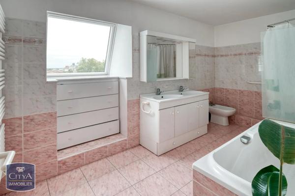 Appartement à vendre 5 pièces 136.87m² Châteaudun (28200)