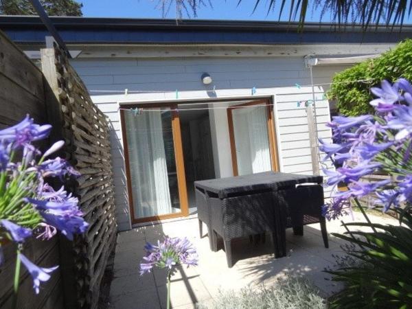 A 50m de la plage et 10mn des commodités en vélo.