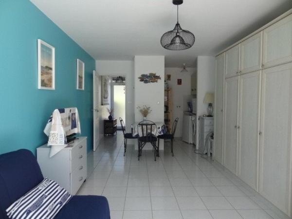 A 50m de la plage et 10mn des commodités en vélo.