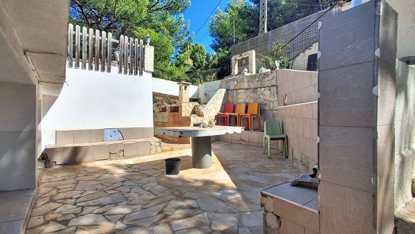Maison sur Septèmes Les Vallons : Type 4 sur terrain en restanque d'environ 392 m2