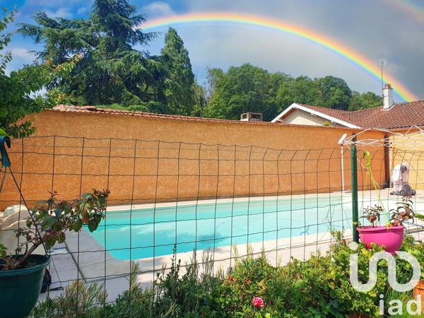 Maison 7 pièces de 240 m² à Meyzieu (69330)