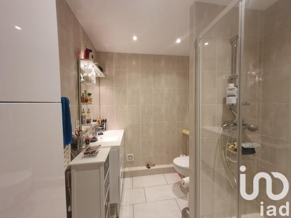 Maison 7 pièces de 240 m² à Meyzieu (69330)