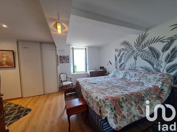 Maison 7 pièces de 240 m² à Meyzieu (69330)