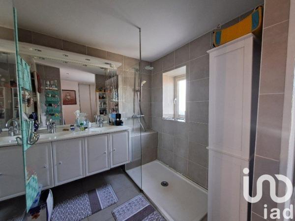 Maison 7 pièces de 240 m² à Meyzieu (69330)