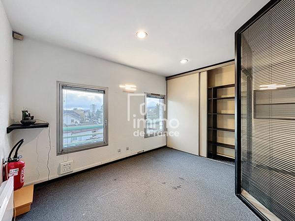 Local commercial Oyonnax 3 pièce(s) 37.40 m2