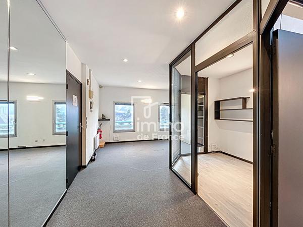 Local commercial Oyonnax 3 pièce(s) 37.40 m2