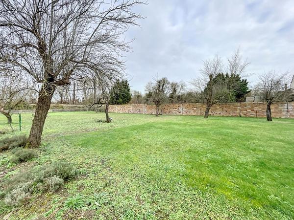 Situé à Champigny (89340)