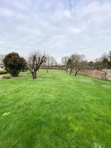Situé à Champigny (89340)
