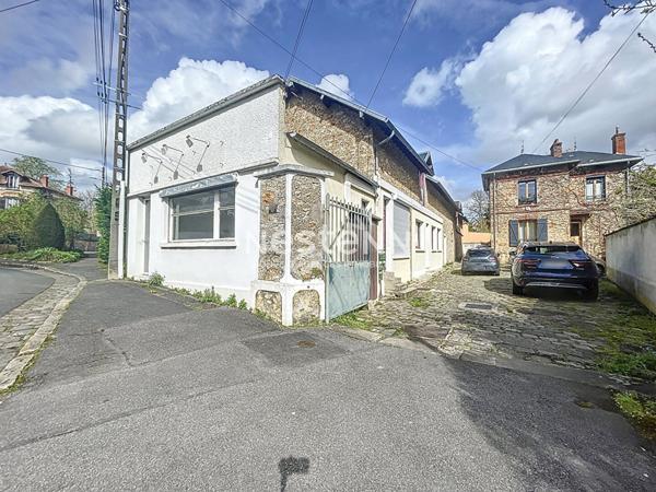À vendre à ORSAY (91400), ensemble immobiliers.