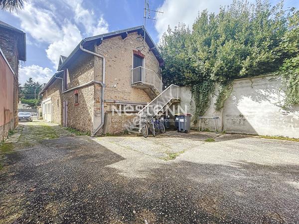 À vendre à ORSAY (91400), ensemble immobiliers.