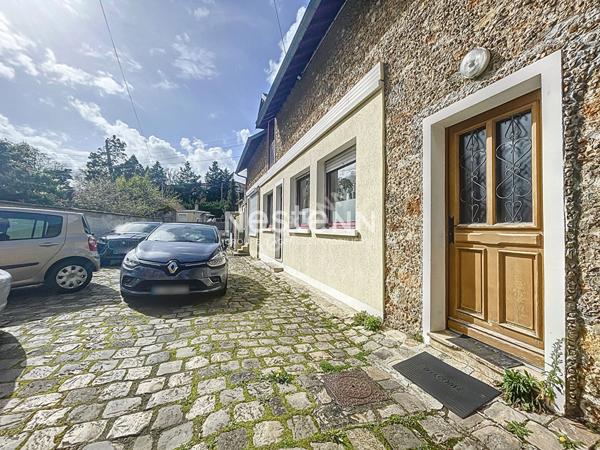 À vendre à ORSAY (91400), ensemble immobiliers.