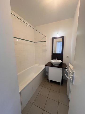 A LOUER - Appartement de type 2 secteur Bichon proche du CHU