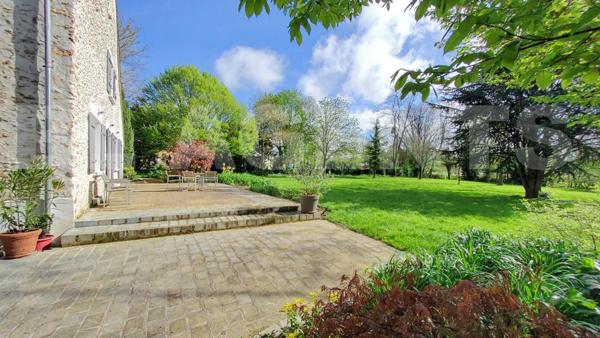 MAISON BRIARDE DE PLUS DE 250M² SUR UN TERRAIN DE 4000M²